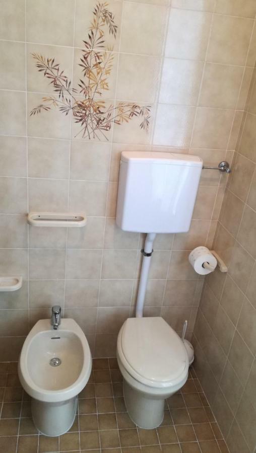 リミニLa Casa Di Clara Ombrellone Con 2 Lettini Al Lido San Giuliano Gratis E Parcheggio Privato Gratisアパートメント エクステリア 写真