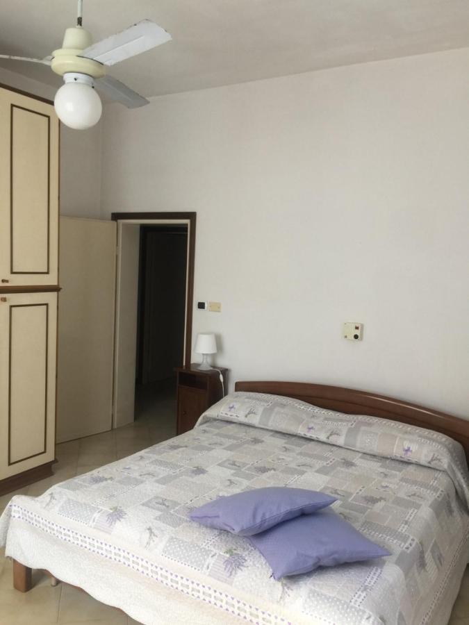 リミニLa Casa Di Clara Ombrellone Con 2 Lettini Al Lido San Giuliano Gratis E Parcheggio Privato Gratisアパートメント エクステリア 写真