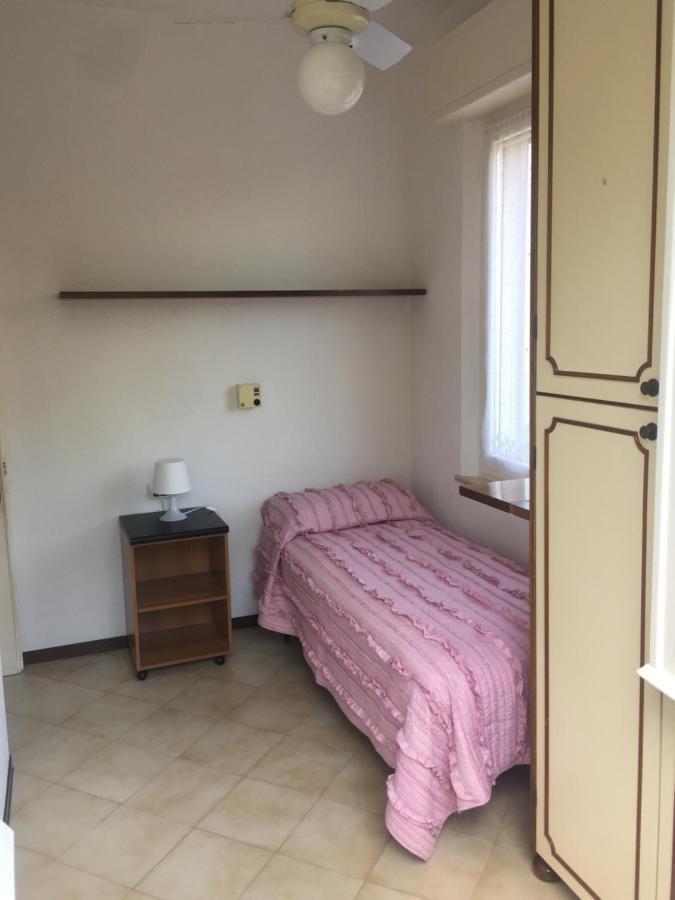 リミニLa Casa Di Clara Ombrellone Con 2 Lettini Al Lido San Giuliano Gratis E Parcheggio Privato Gratisアパートメント エクステリア 写真