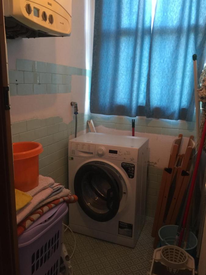 リミニLa Casa Di Clara Ombrellone Con 2 Lettini Al Lido San Giuliano Gratis E Parcheggio Privato Gratisアパートメント エクステリア 写真