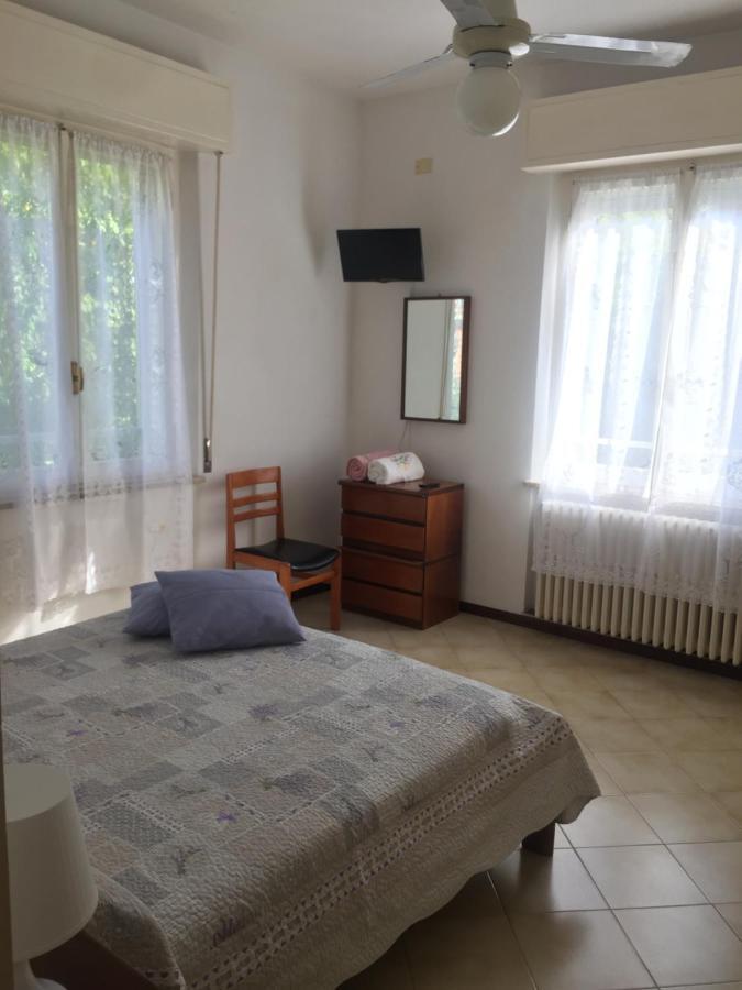 リミニLa Casa Di Clara Ombrellone Con 2 Lettini Al Lido San Giuliano Gratis E Parcheggio Privato Gratisアパートメント エクステリア 写真