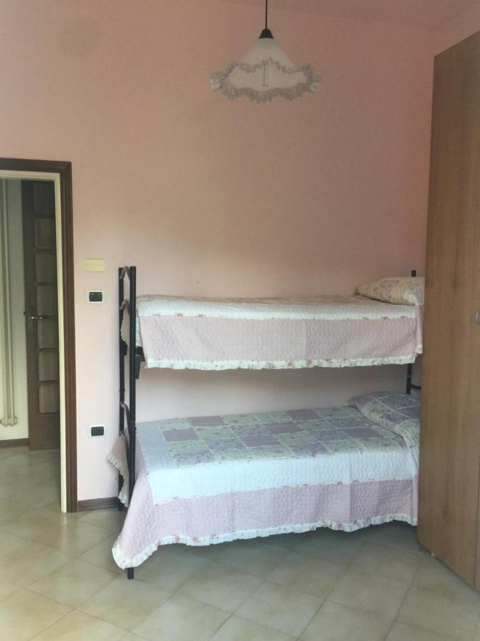 リミニLa Casa Di Clara Ombrellone Con 2 Lettini Al Lido San Giuliano Gratis E Parcheggio Privato Gratisアパートメント エクステリア 写真